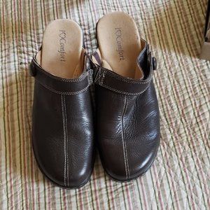SALE...EUC Brown Leather Clogs🩵💜